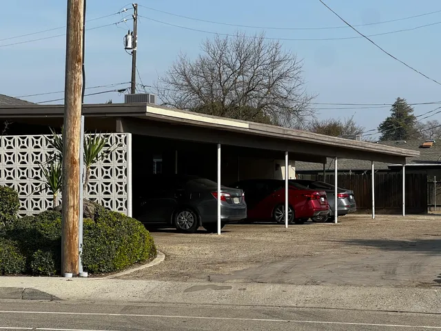 $1,600 | 2450 14th Avenue, Unit B, Kingsburg, CA 93631