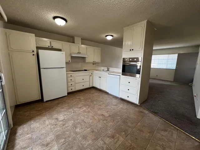 $1,600 | 2450 14th Avenue, Unit B, Kingsburg, CA 93631