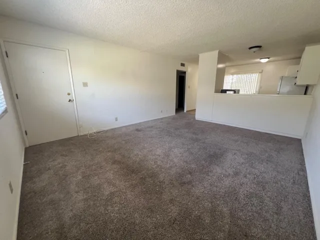 $1,600 | 2450 14th Avenue, Unit B, Kingsburg, CA 93631