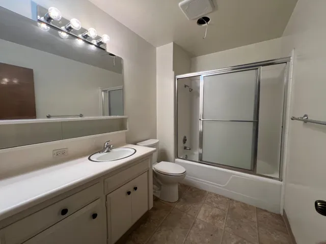 $1,600 | 2450 14th Avenue, Unit B, Kingsburg, CA 93631