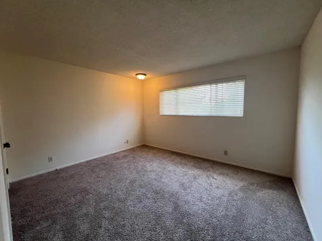 $1,600 | 2450 14th Avenue, Unit B, Kingsburg, CA 93631