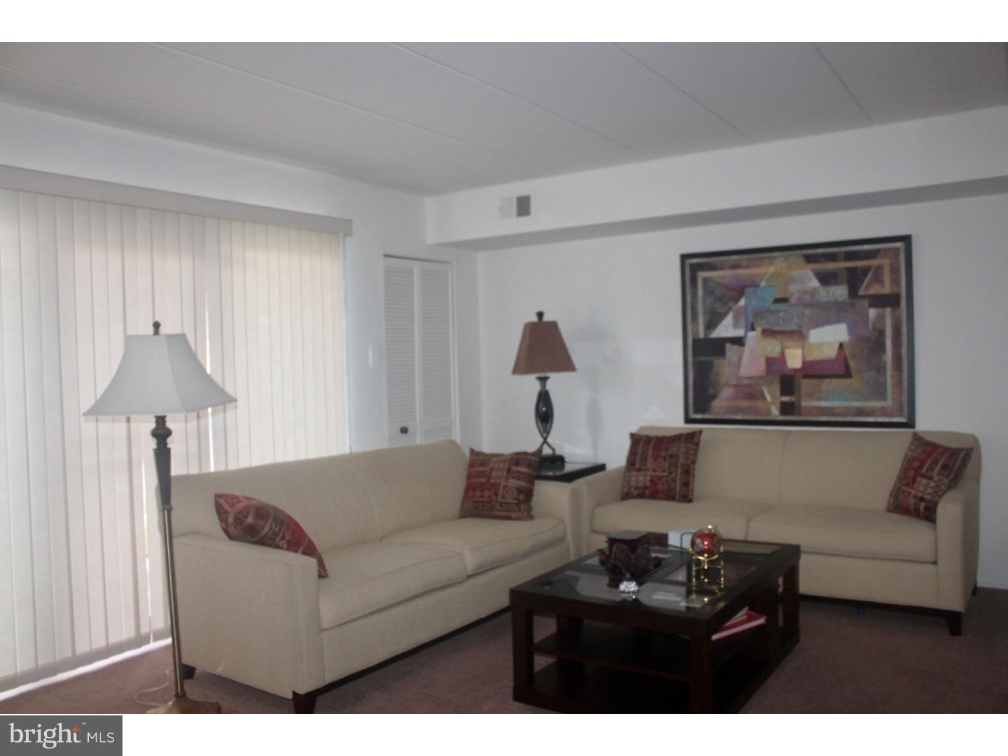 2101 Welsh Road, Unit 3 Philadelphia, PA 19115 - Photo 3 of 17 Living Room