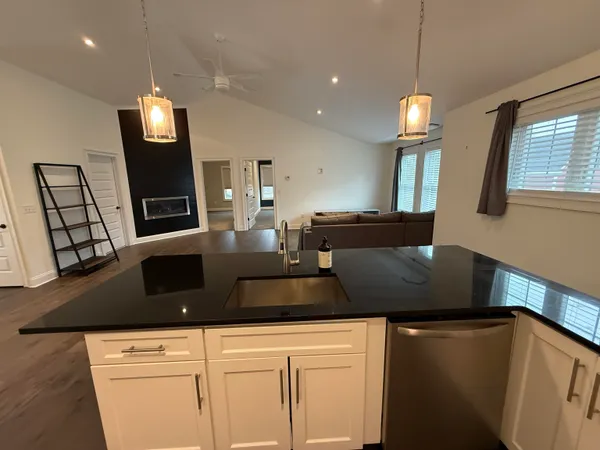 $3,250 | 11 Cottage Park Drive, Dover, NH 03820