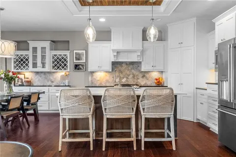 $550,000 | 7445 Northwest Forest Lakes Drive, Parkville, MO 64152