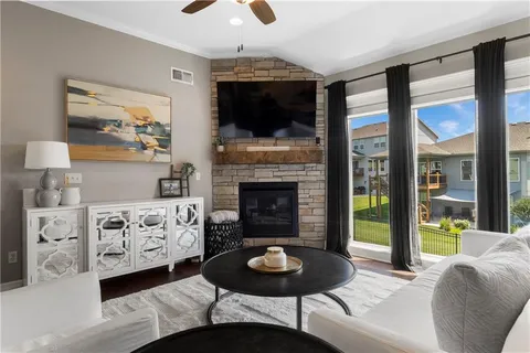 $550,000 | 7445 Northwest Forest Lakes Drive, Parkville, MO 64152