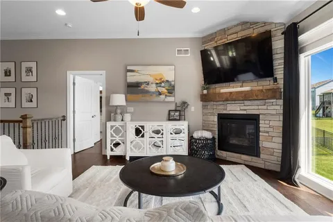 $550,000 | 7445 Northwest Forest Lakes Drive, Parkville, MO 64152