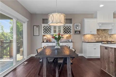 $550,000 | 7445 Northwest Forest Lakes Drive, Parkville, MO 64152