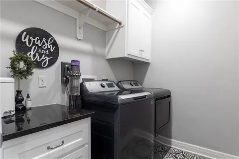 $550,000 | 7445 Northwest Forest Lakes Drive, Parkville, MO 64152