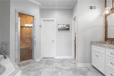 $550,000 | 7445 Northwest Forest Lakes Drive, Parkville, MO 64152