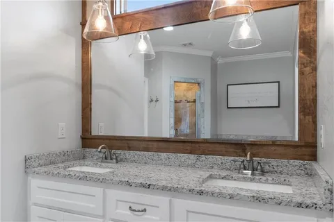 $550,000 | 7445 Northwest Forest Lakes Drive, Parkville, MO 64152