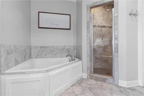 $550,000 | 7445 Northwest Forest Lakes Drive, Parkville, MO 64152