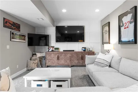 $550,000 | 7445 Northwest Forest Lakes Drive, Parkville, MO 64152