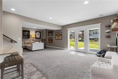 $550,000 | 7445 Northwest Forest Lakes Drive, Parkville, MO 64152