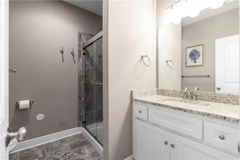 $550,000 | 7445 Northwest Forest Lakes Drive, Parkville, MO 64152