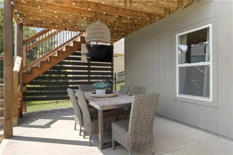 $550,000 | 7445 Northwest Forest Lakes Drive, Parkville, MO 64152