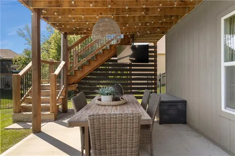 $550,000 | 7445 Northwest Forest Lakes Drive, Parkville, MO 64152