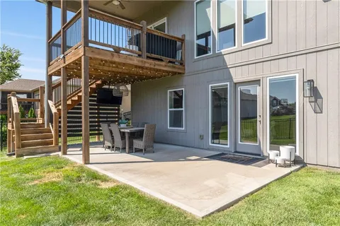 $550,000 | 7445 Northwest Forest Lakes Drive, Parkville, MO 64152