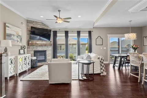 $550,000 | 7445 Northwest Forest Lakes Drive, Parkville, MO 64152