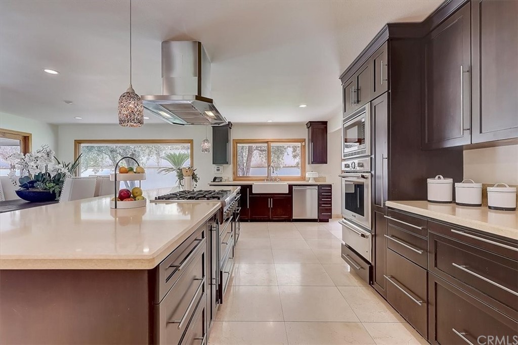 12392 Ranchview Drive Santa Ana, CA 92705 - Photo 15 of 72