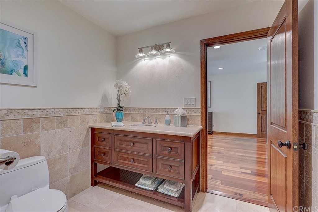 12392 Ranchview Drive Santa Ana, CA 92705 - Photo 33 of 72 a bathroom with a toilet a sink and mirror