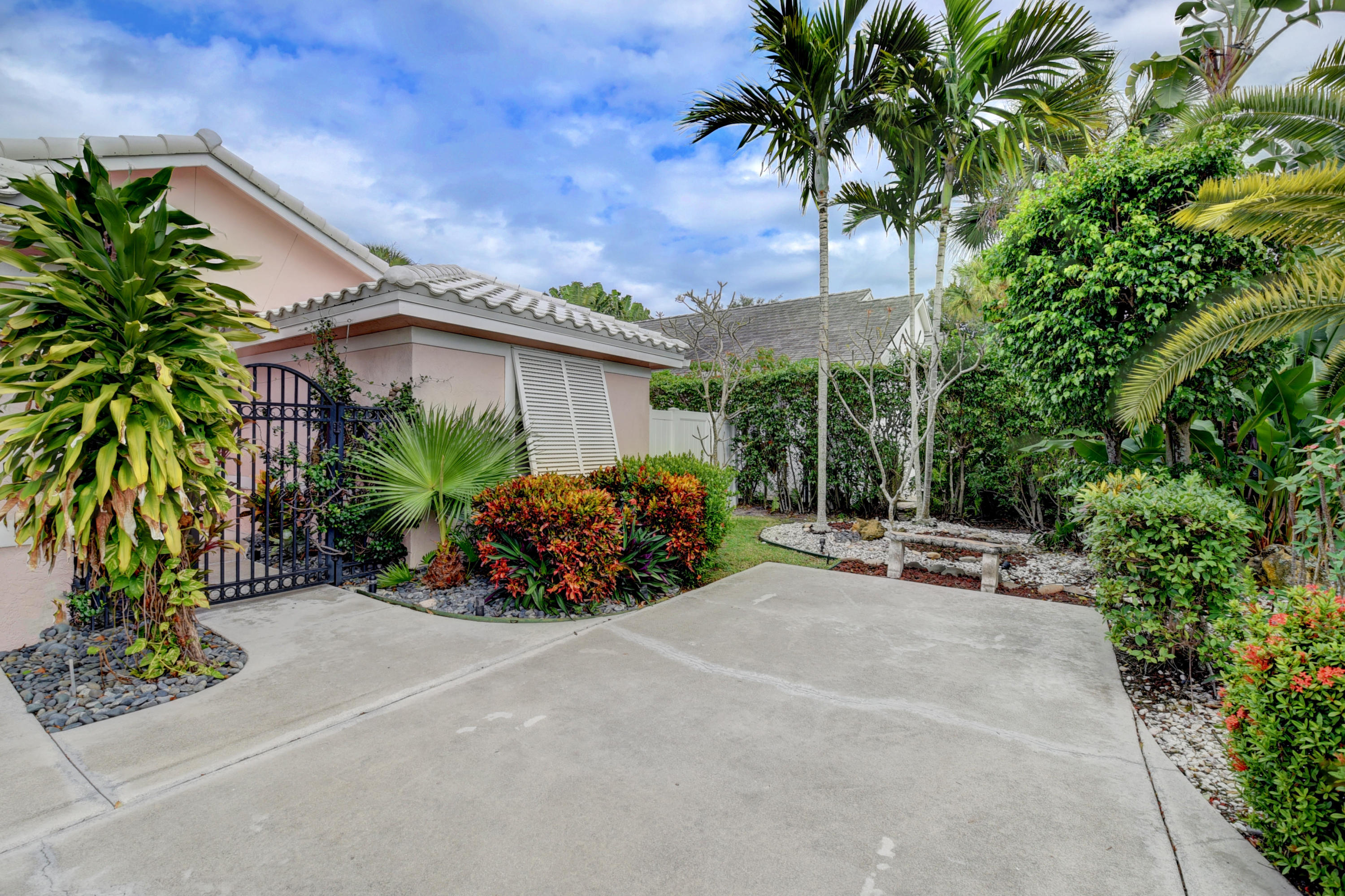 1381 Southwest 18th Street Boca Raton, FL 33486 - Photo 3 of 22 03_virtuals1 (3)
