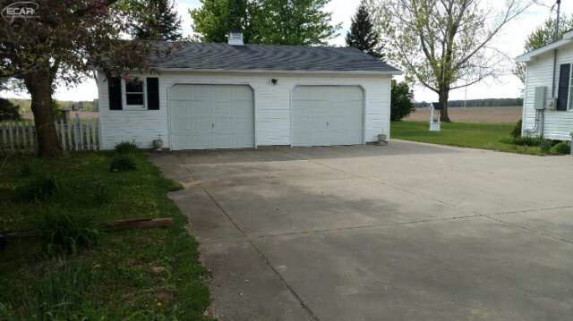 11322 South New Lothrop Road Durand, MI 48429 - Photo 6 of 6 21166425-5.JPG