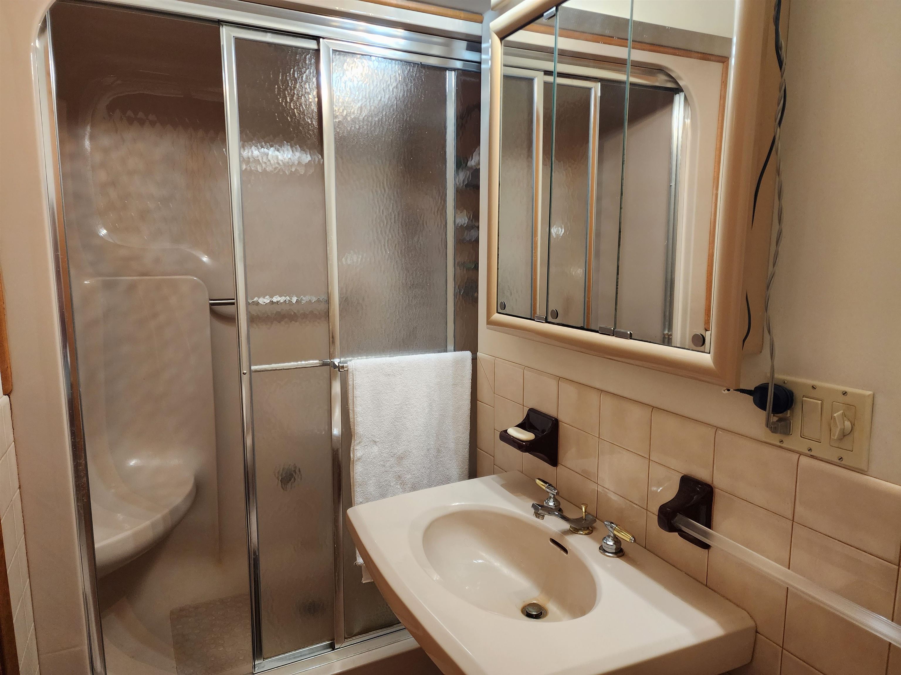 6415 General Squier Road Almont, MI 48003 - Photo 16 of 51 50153296-5d938c06-0bed-403a-83a1-50d4083c86de.JPG