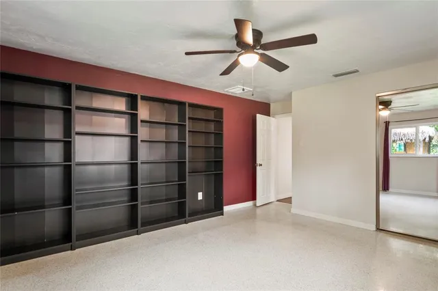 a view of a livingroom with a ceiling fan