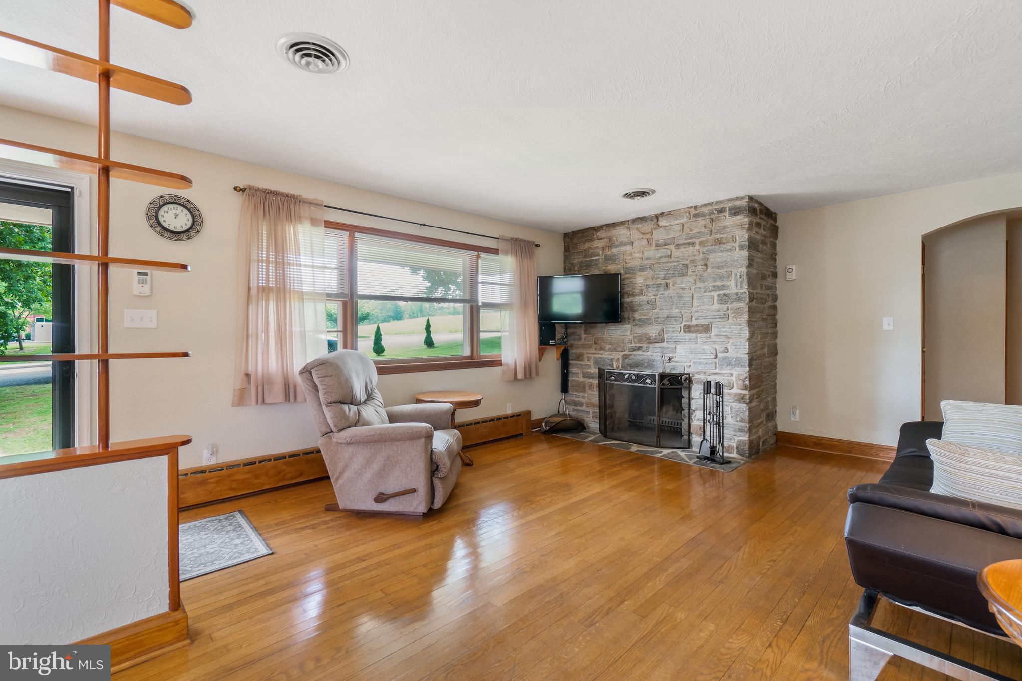 930 Gilbert Road Aberdeen, MD 21001 - Photo 4 of 30 Gallery Image 4