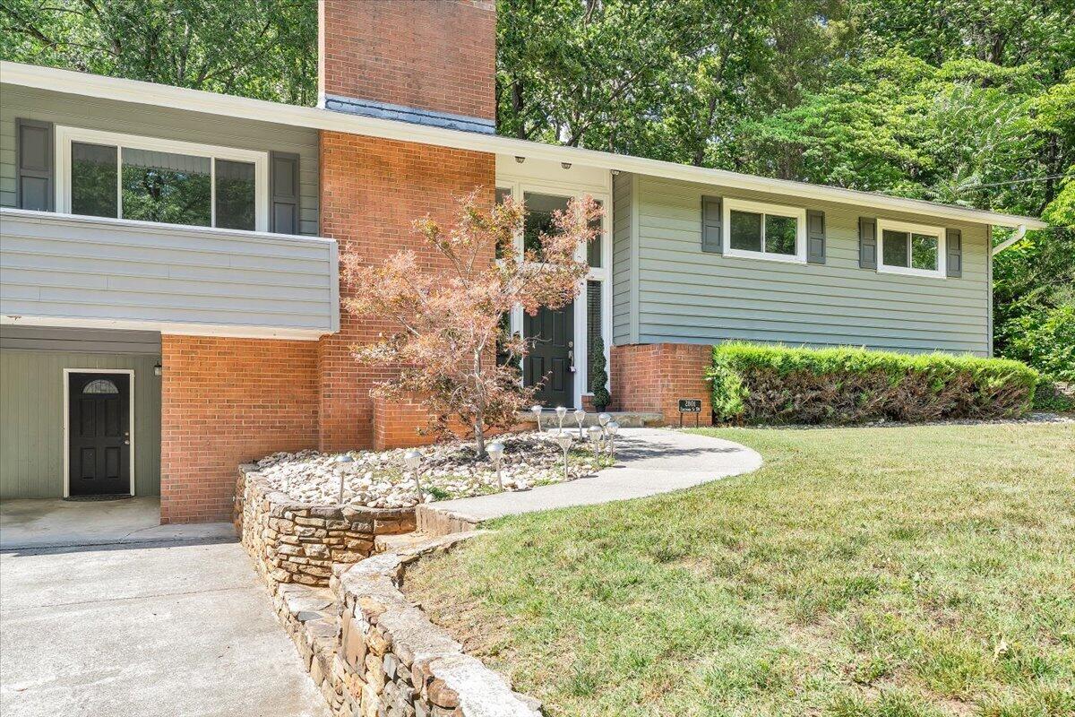2801 Edgewood Street Southwest Roanoke, VA 24015 - Photo 2 of 60 02-MIB05733