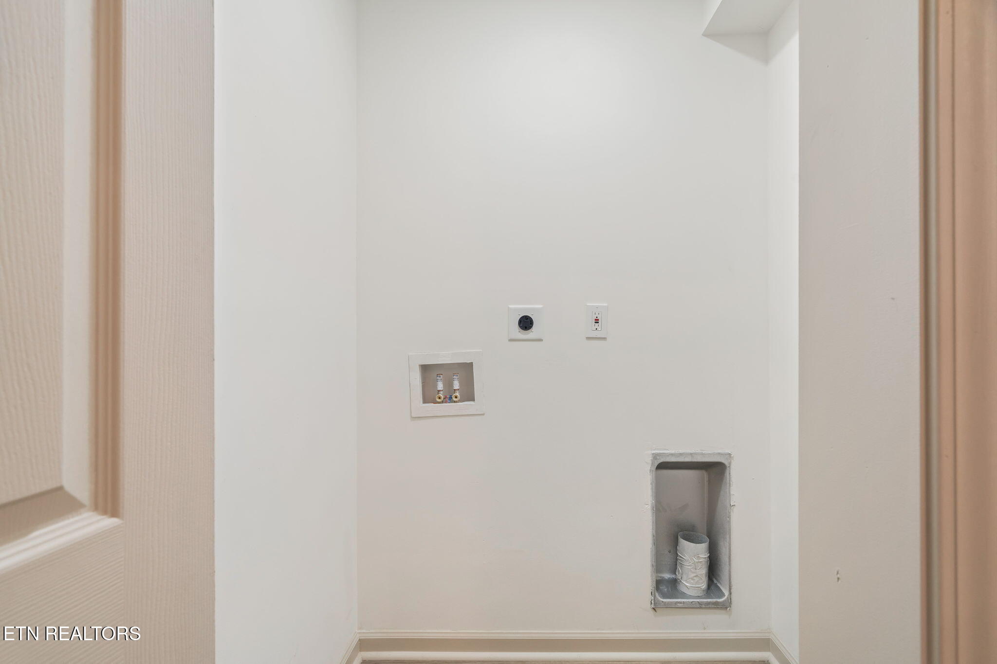 2209 Sanderson Road Knoxville, TN 37921 - Photo 36 of 44 Laundry Room