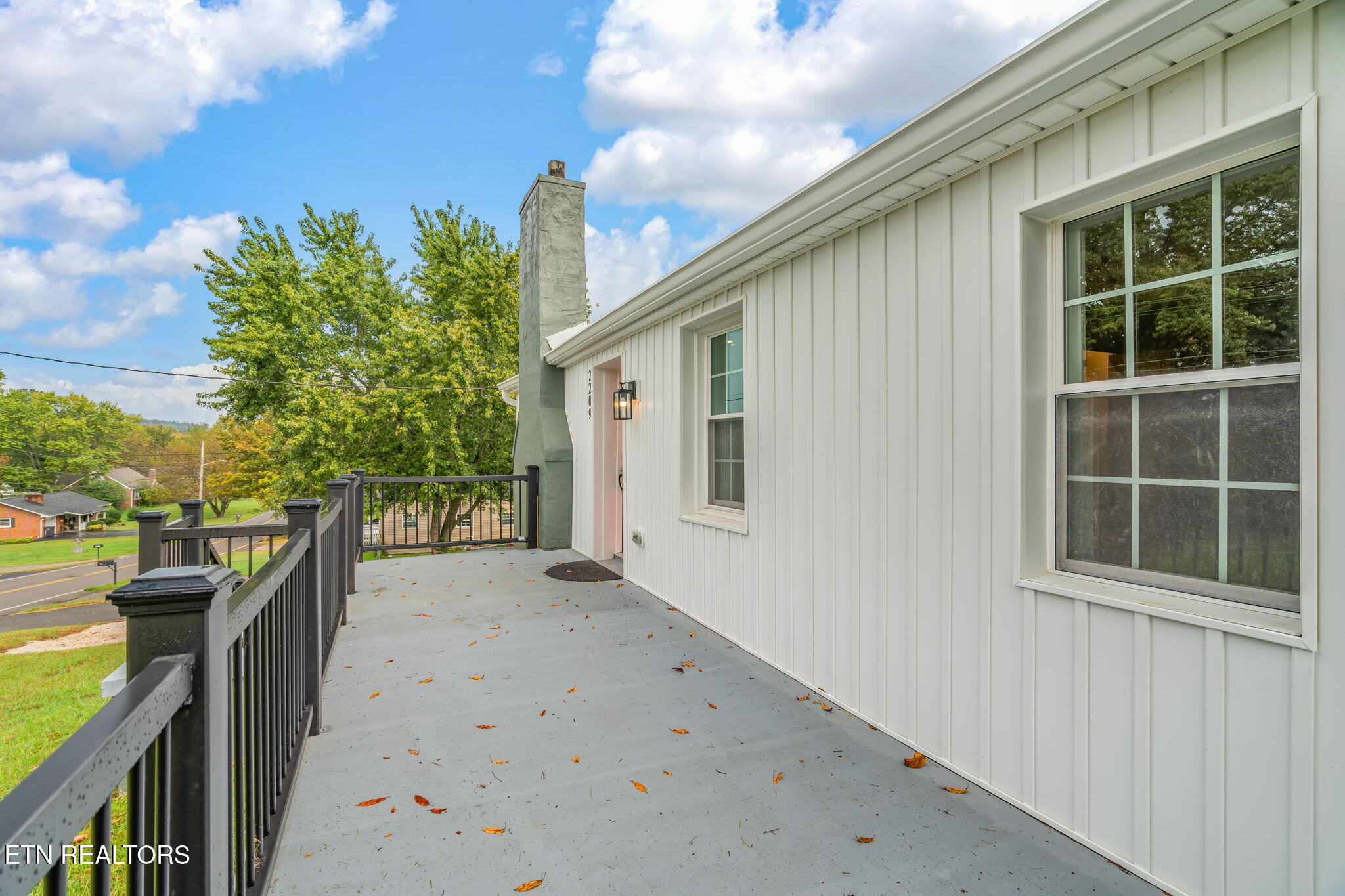 2209 Sanderson Road Knoxville, TN 37921 - Photo 5 of 44 Front Porch