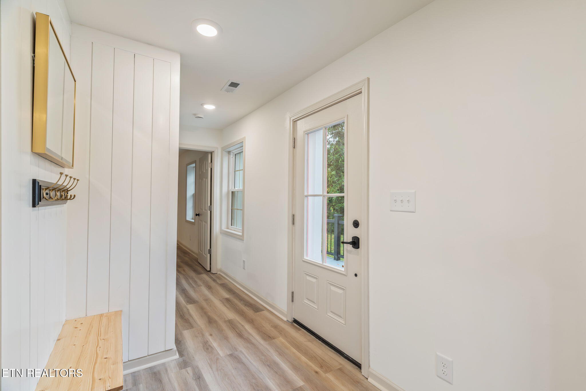 2209 Sanderson Road Knoxville, TN 37921 - Photo 7 of 44 Foyer