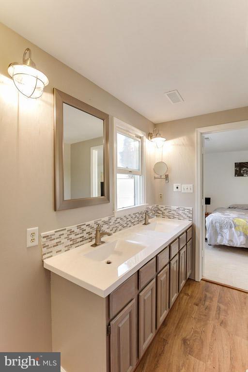 10 Rappahannock Street Warrenton, VA 20186 - Photo 27 of 30 Bath (Master)