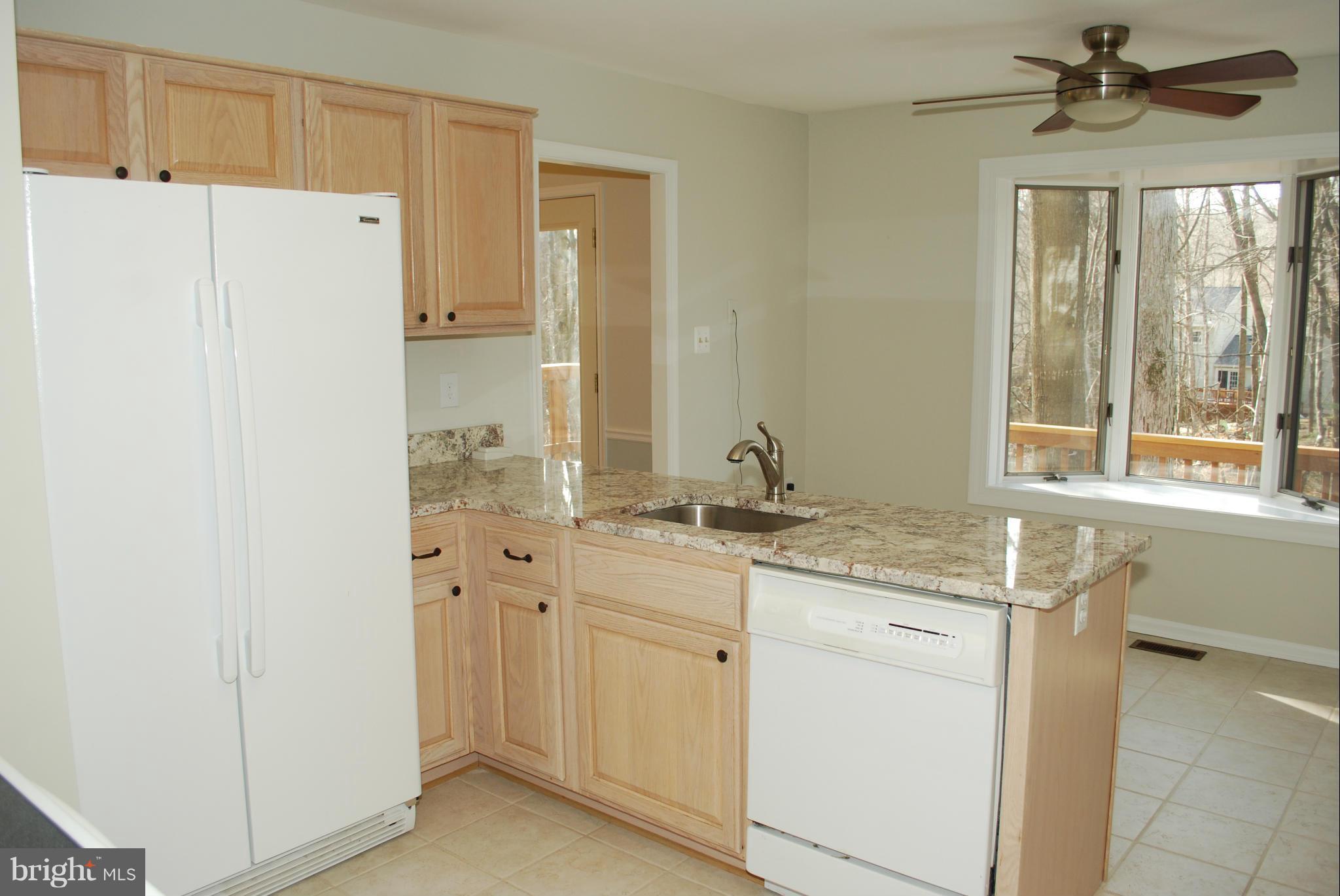 2214 Wakerobin Lane Reston, VA 20191 - Photo 11 of 30 Kitchen