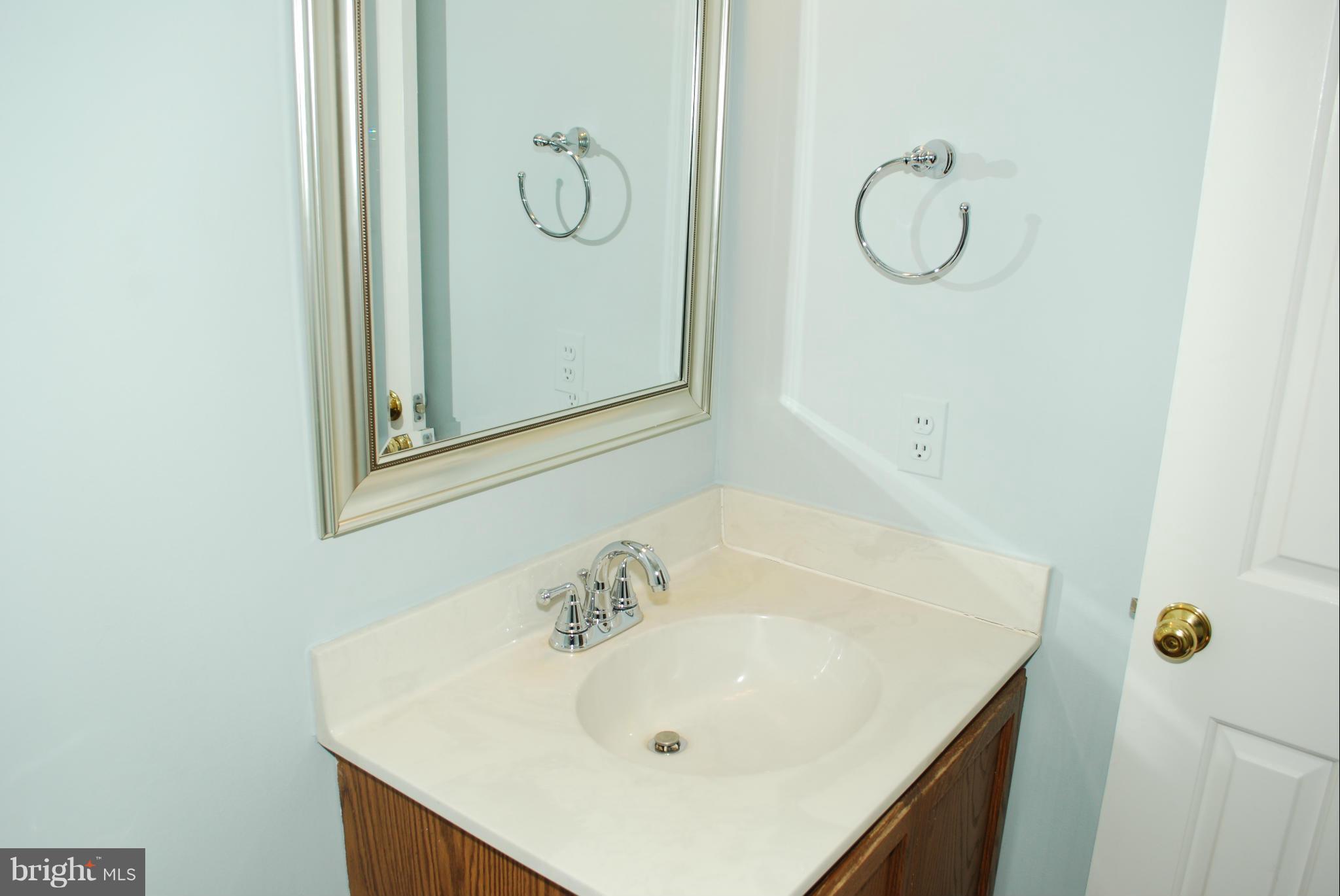 2214 Wakerobin Lane Reston, VA 20191 - Photo 20 of 30 Bath