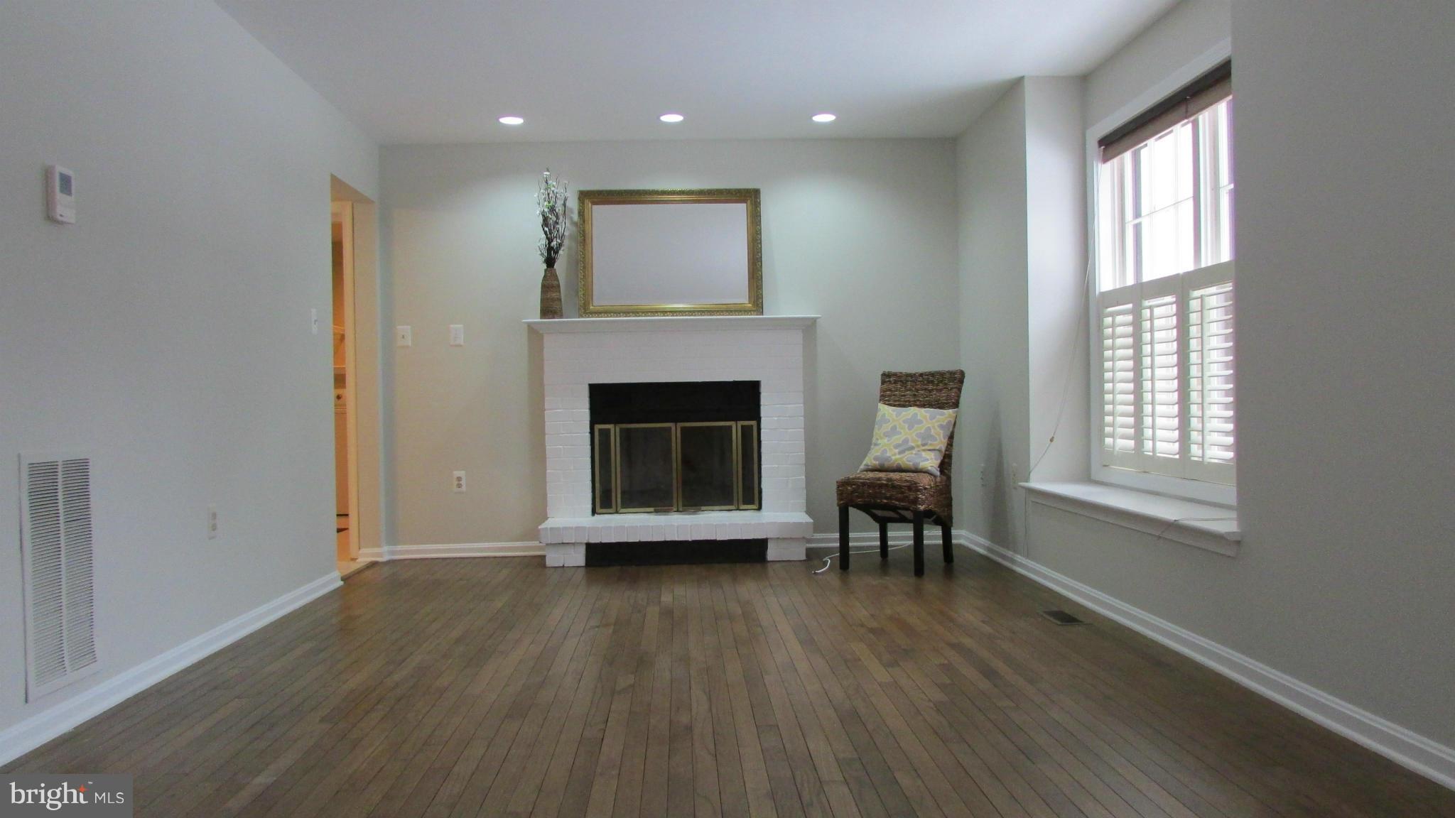 2214 Wakerobin Lane Reston, VA 20191 - Photo 4 of 30 Living Room