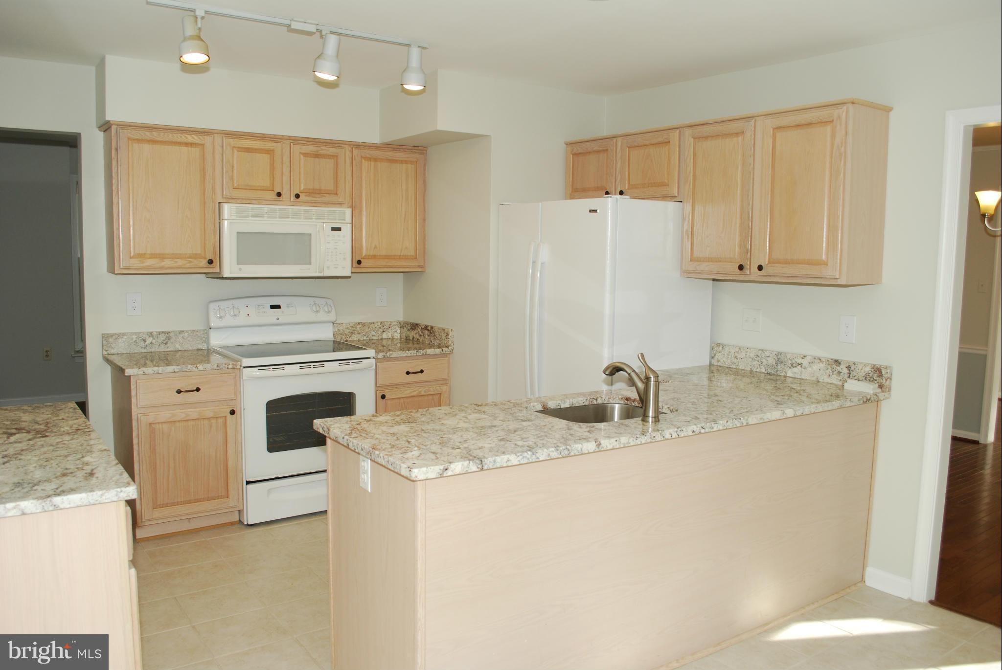 2214 Wakerobin Lane Reston, VA 20191 - Photo 9 of 30 Kitchen
