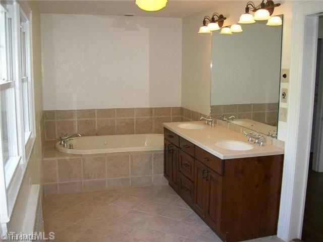 116 Kensington Road Greensboro, NC 27403 - Photo 13 of 16 Interior Space/Layout.