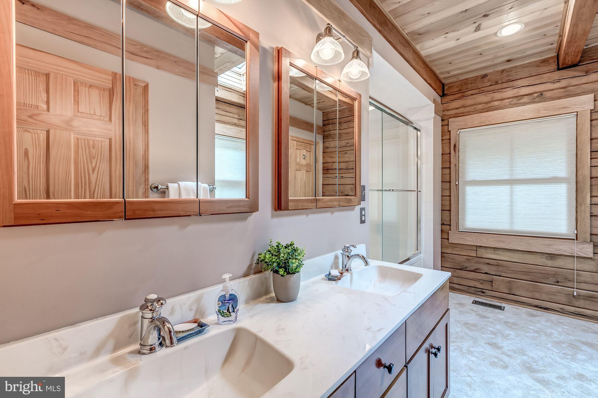 41407 Stumptown Road Leesburg, VA 20176 - Photo 14 of 28 Master Bathroom