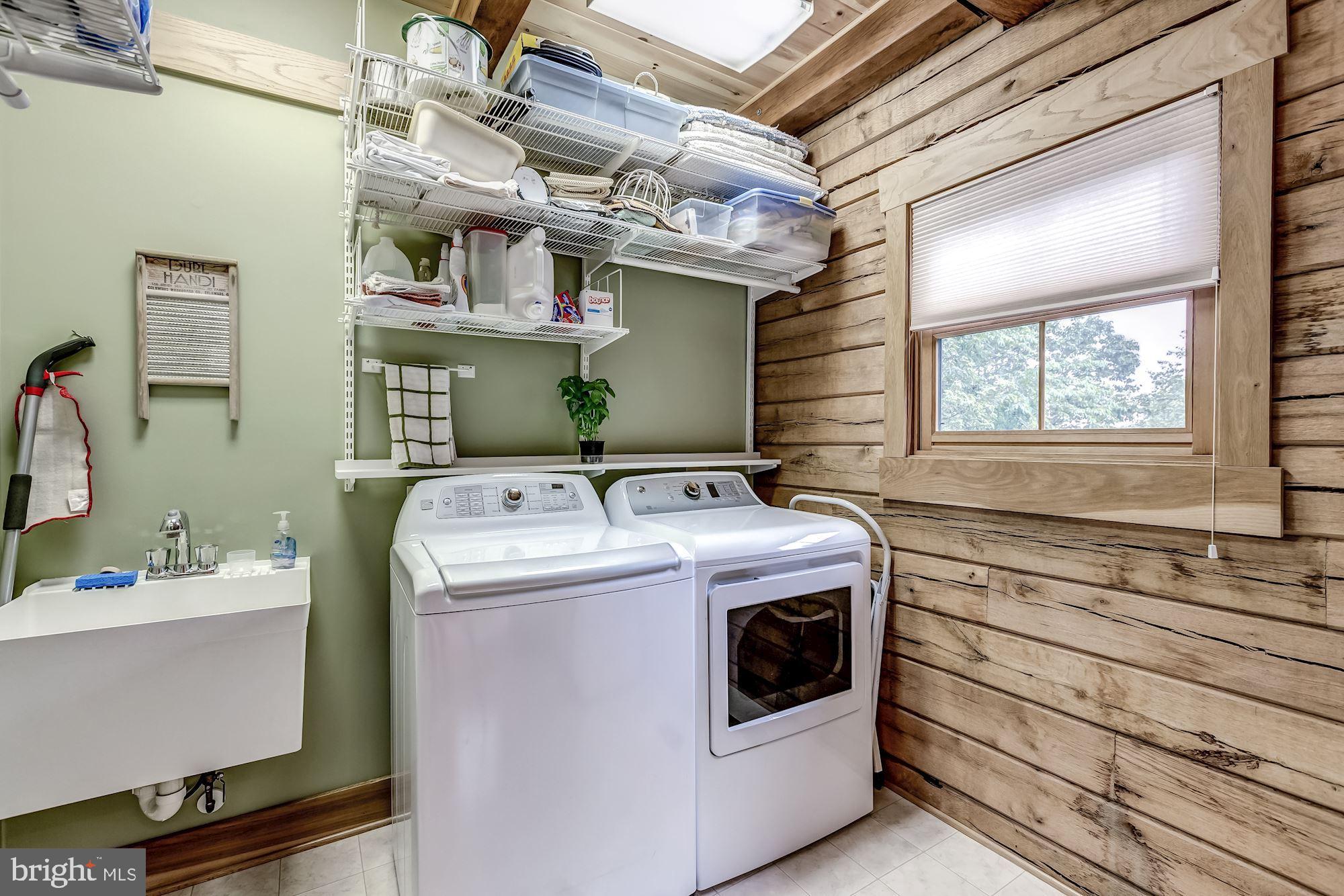 41407 Stumptown Road Leesburg, VA 20176 - Photo 10 of 28 Main Level Laundry Room