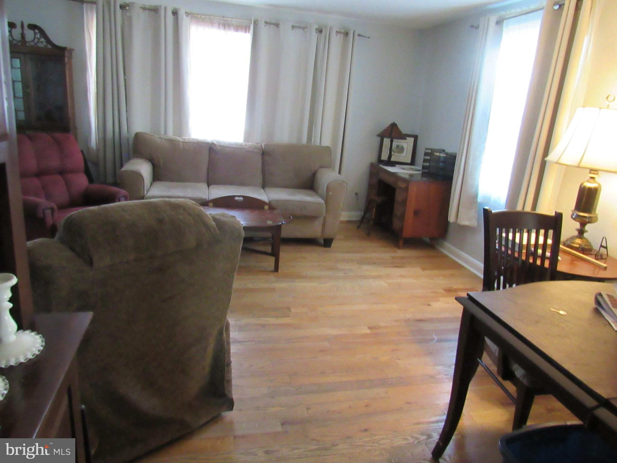6301 Fieldvale Road Baltimore, MD 21237 - Photo 21 of 28 a living room with furniture and a window