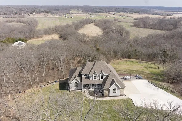 $799,950 | 17384 Blue Moon Lane, Tonganoxie, KS 66086