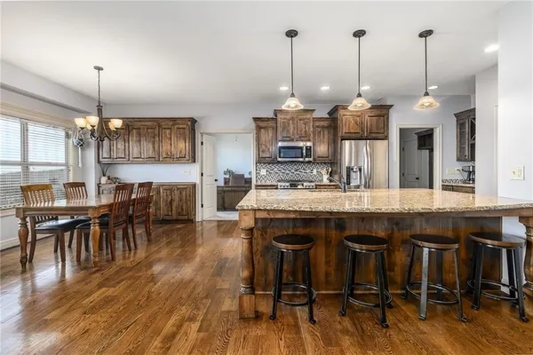 $799,950 | 17384 Blue Moon Lane, Tonganoxie, KS 66086