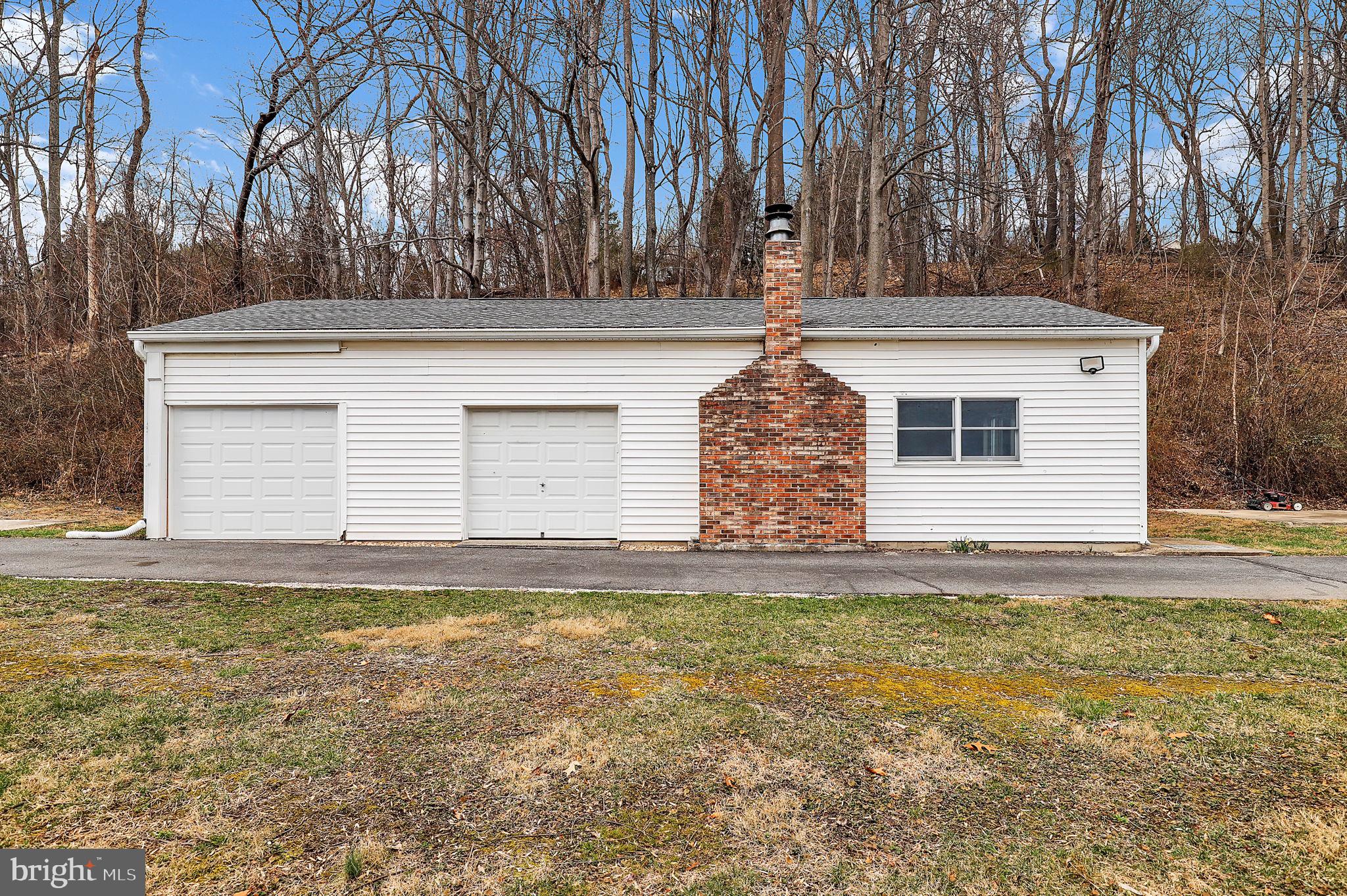 14336 Shirley Bohn Road Mount Airy, MD 21771 - Photo 48 of 56 a backyard of a house