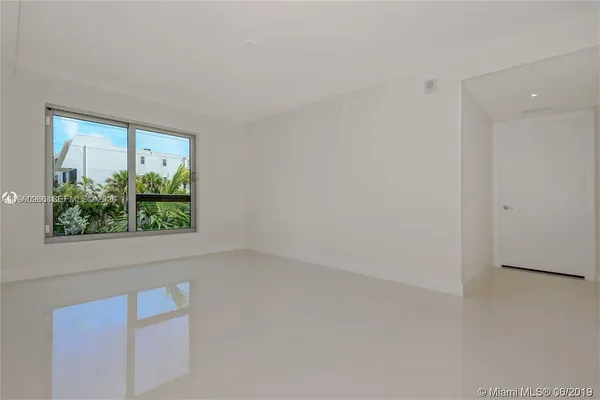 a view of empty room with window