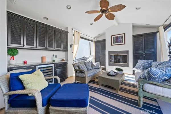 $7,250 | 426 Narcissus Avenue, Unit 2, Corona del Mar, CA 92625