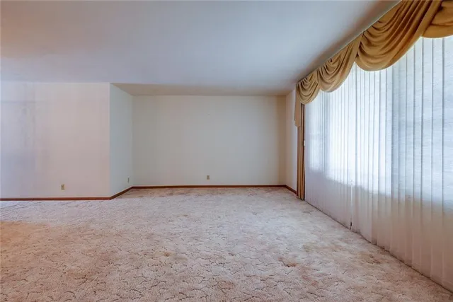 $220,000 | 8304 Willow Way, Raytown, MO 64138