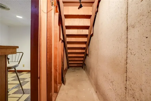 $220,000 | 8304 Willow Way, Raytown, MO 64138