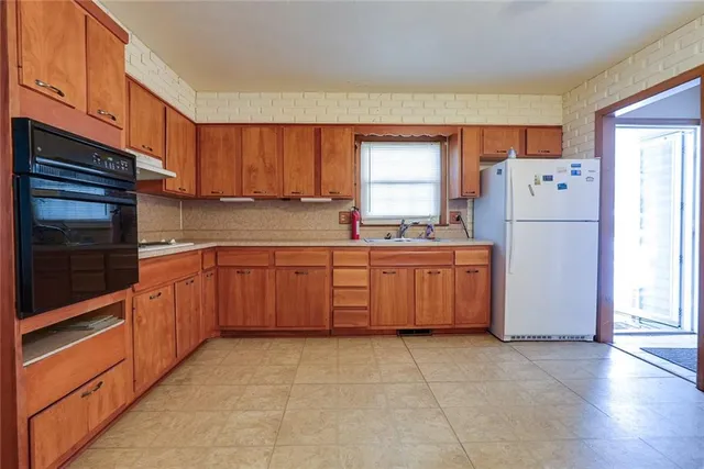 $220,000 | 8304 Willow Way, Raytown, MO 64138